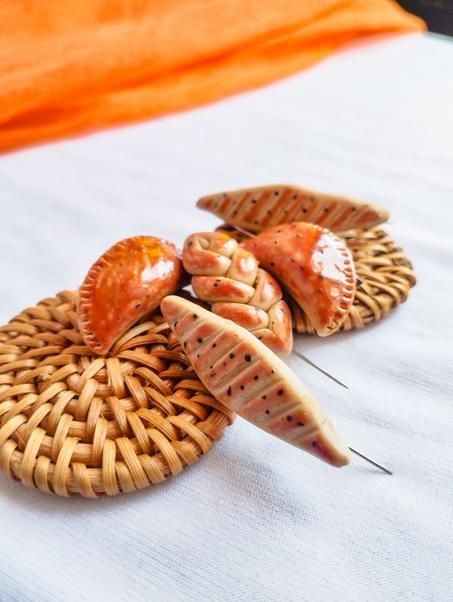 Bakery brooches