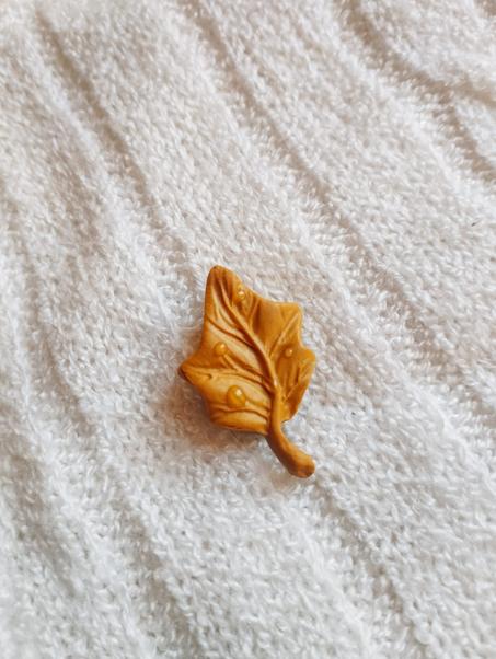 Autumn leaf brooch 2