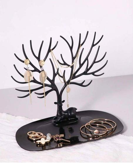 شجرة على شكل قرون