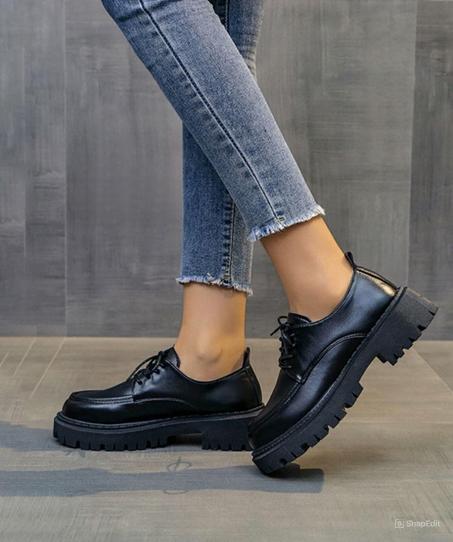 حذاء بدون كعب أسود للنساء – الأناقة والراحة بتصميم كلاسيكي عصري