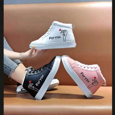 حذاء برقبة للنساء – الدفء والأناقة بتصميم مقاوم للماء