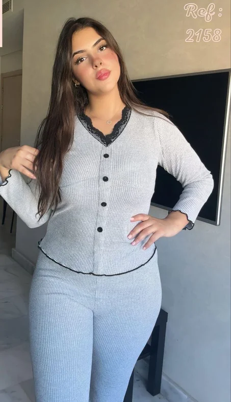 بيجامة أنيقة بالدانتيل