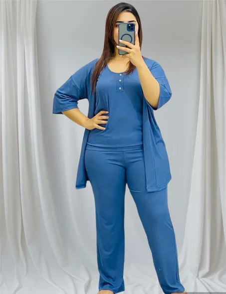 بيجامة من ثلاث قطع