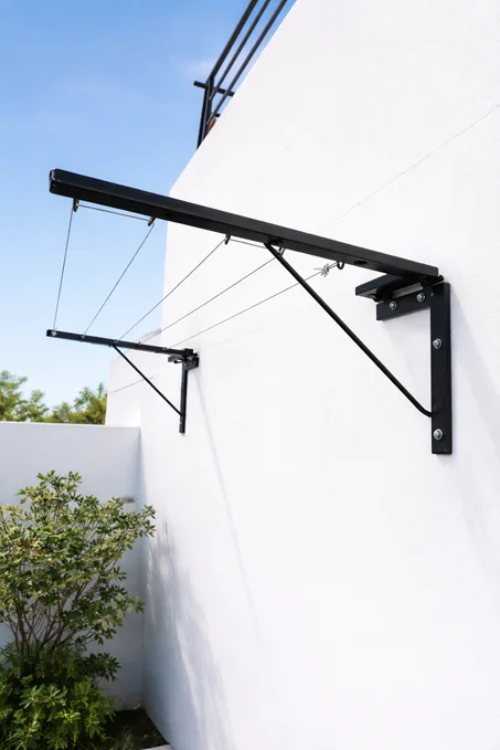 نشار ملابس جداري فاخر قابل للطي – الحل الذكي لتوفير المساحة