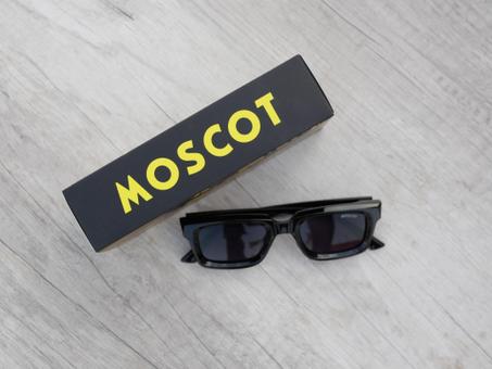 Moscot full black square