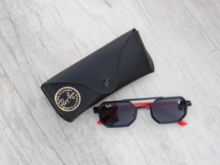 Ray-Ban ferrari noire