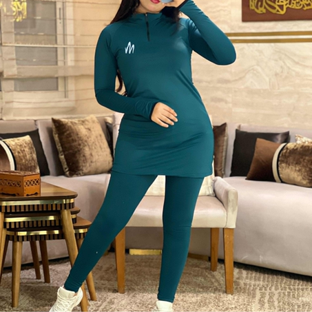 طقم رياضي انييق ومريح ( مزيج من الراحة و الفعالية )