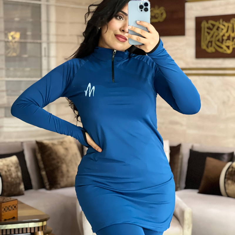 طقم رياضي نسائي أنيق مع خطوط جانبية عصرية