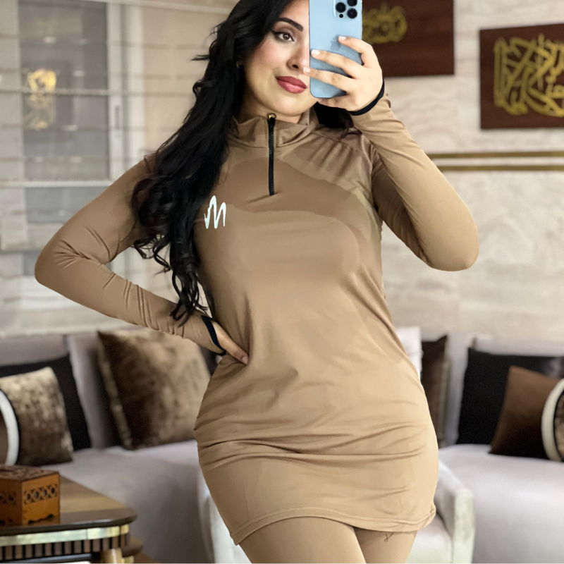 طقم رياضي انييق ومريح ( مزيج من الراحة و الفعالية )