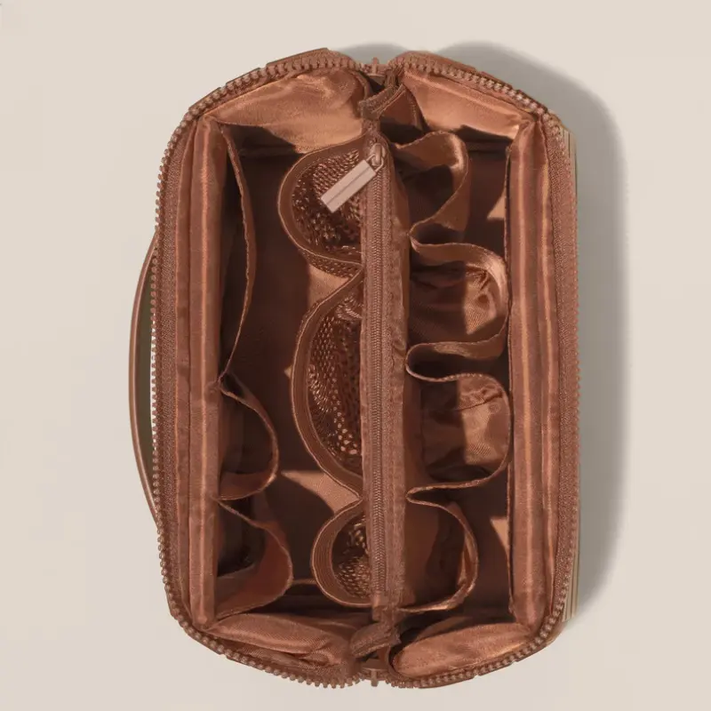 حقيبة جلدية مخططة فاخرة بيد علوية