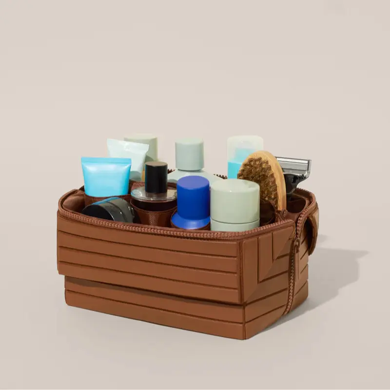 حقيبة جلدية مخططة فاخرة بيد علوية