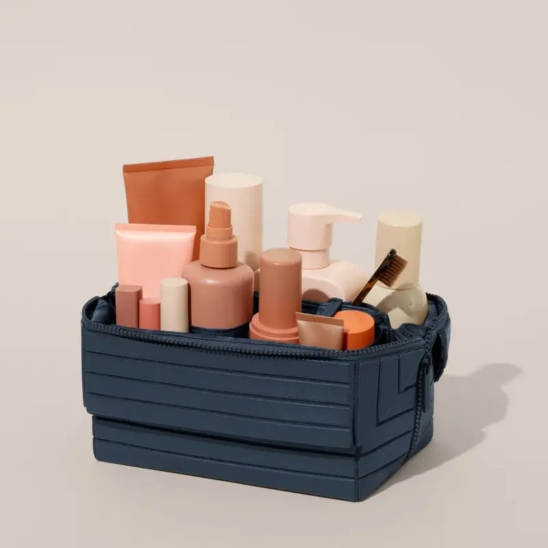 حقيبة جلدية مخططة فاخرة بيد علوية