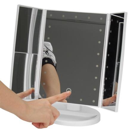 مرآة ميك أب مكبرة