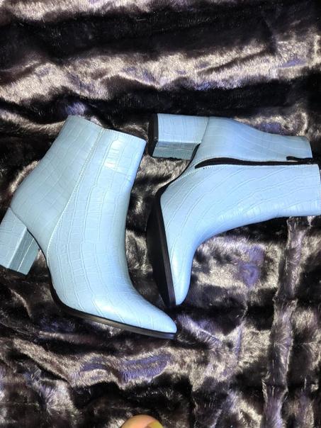 أحذية الأناقة . همزة، شري الأول ب 299 درهم و الثاني غير ب 180 درهم