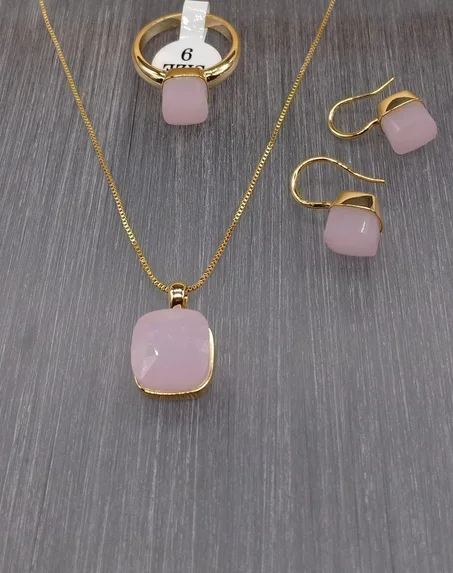 Une collection d'accessoires pour femmes haut de gamme et de haute qualité