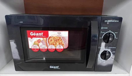 MICRO ONDE GEANT 20L GRIS NOIR ET BLANC 1050 W