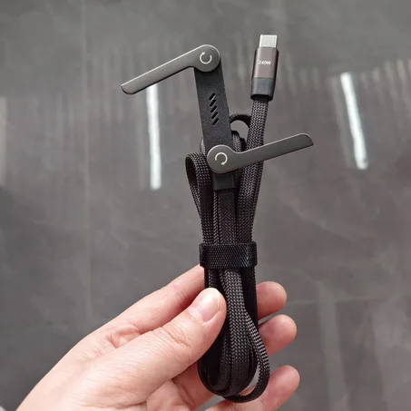 Cable USB-C 3 en 1 – شحن سريع + حامل هاتف + منظم