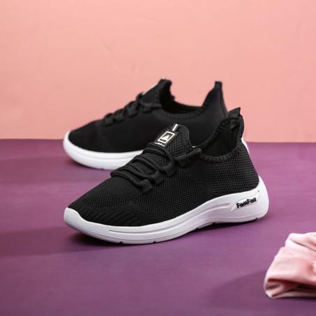 كوتشي حريمي برباط - run1