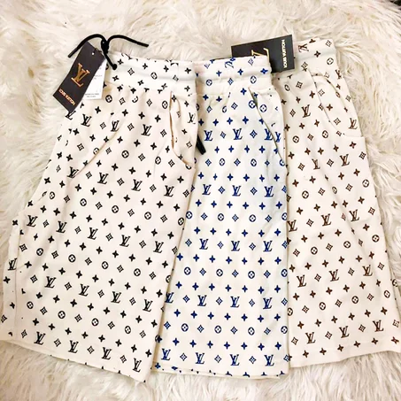 Pantalon homme court à motifs pour l'été