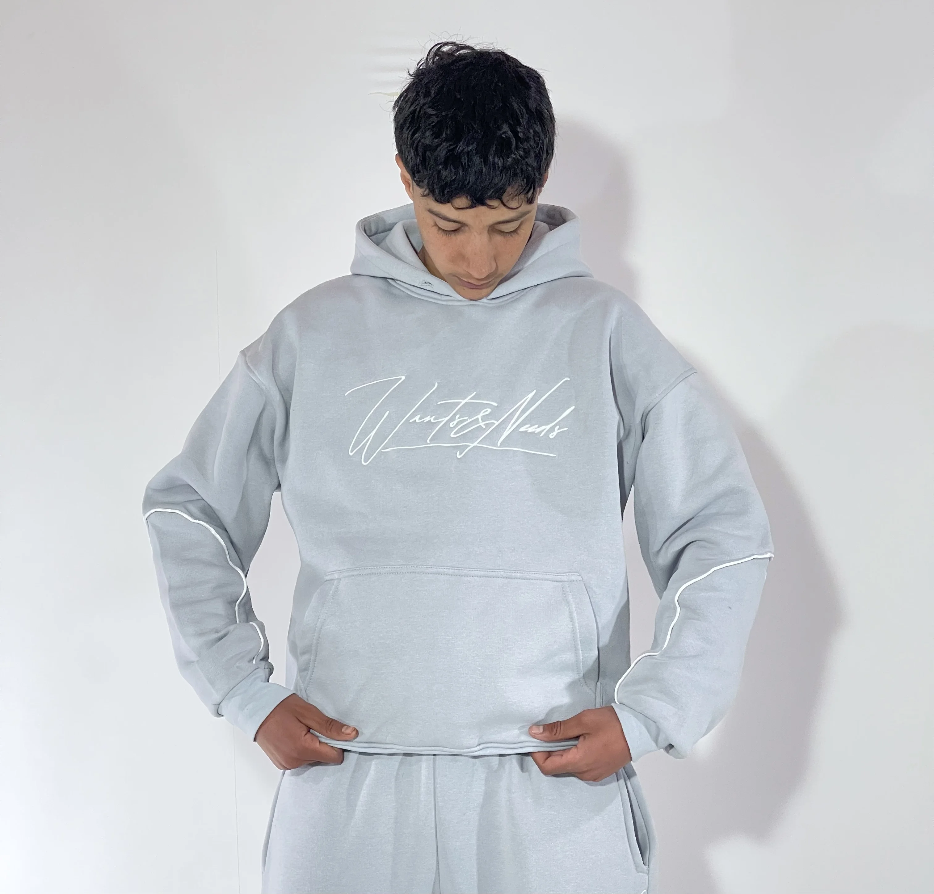 Sweatshirt à capuche gris