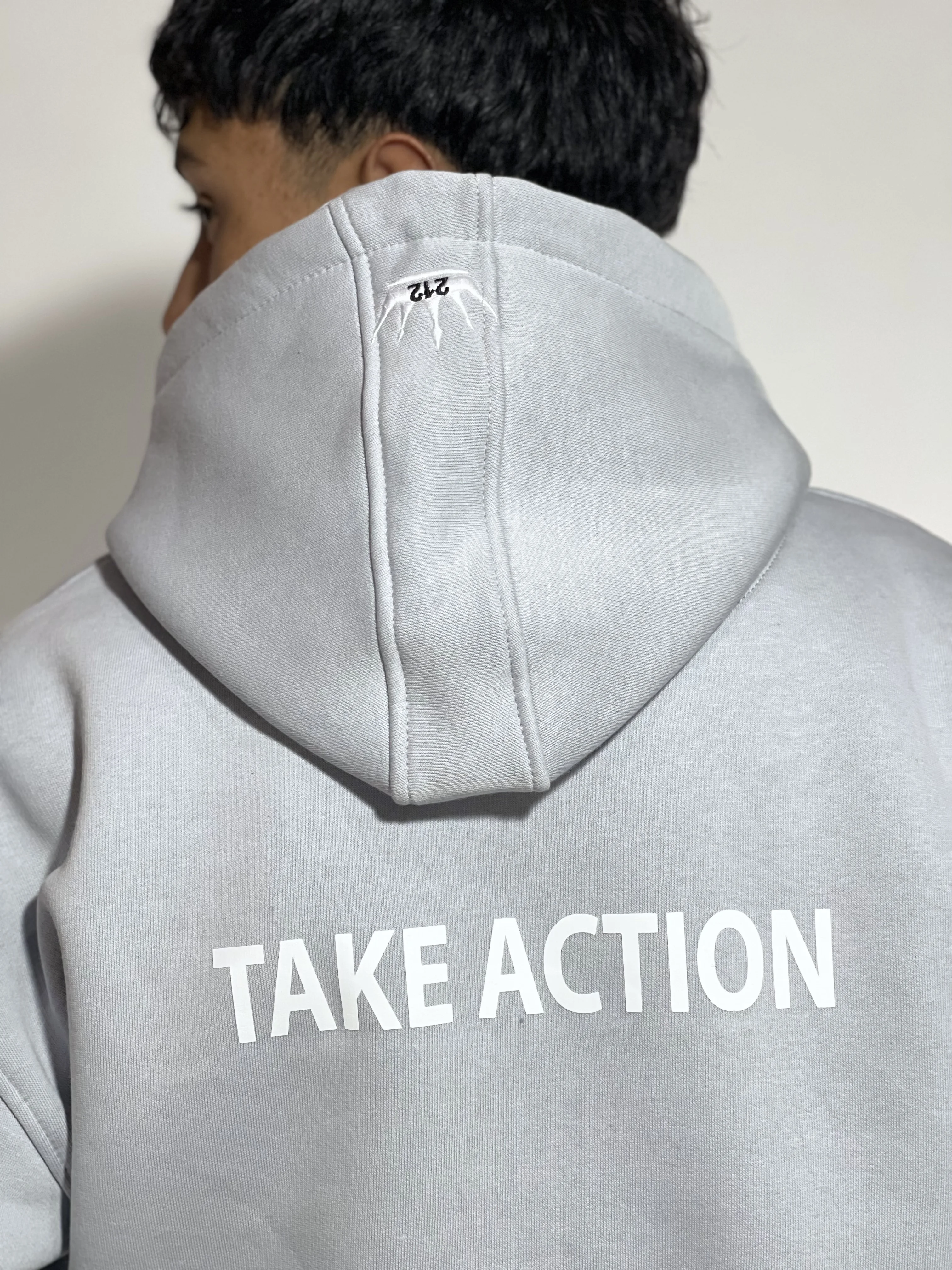 Sweatshirt à capuche gris