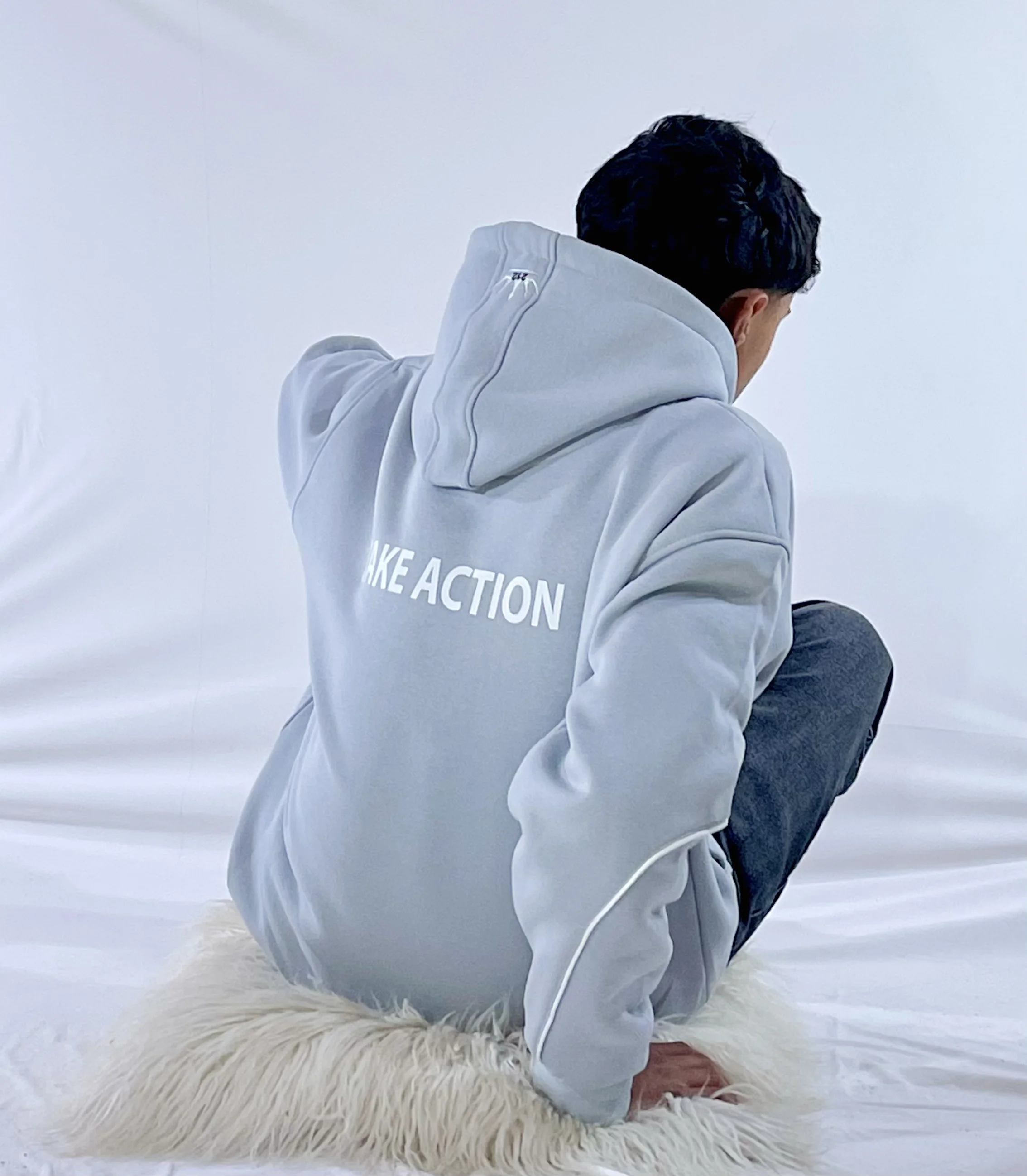 Sweatshirt à capuche gris