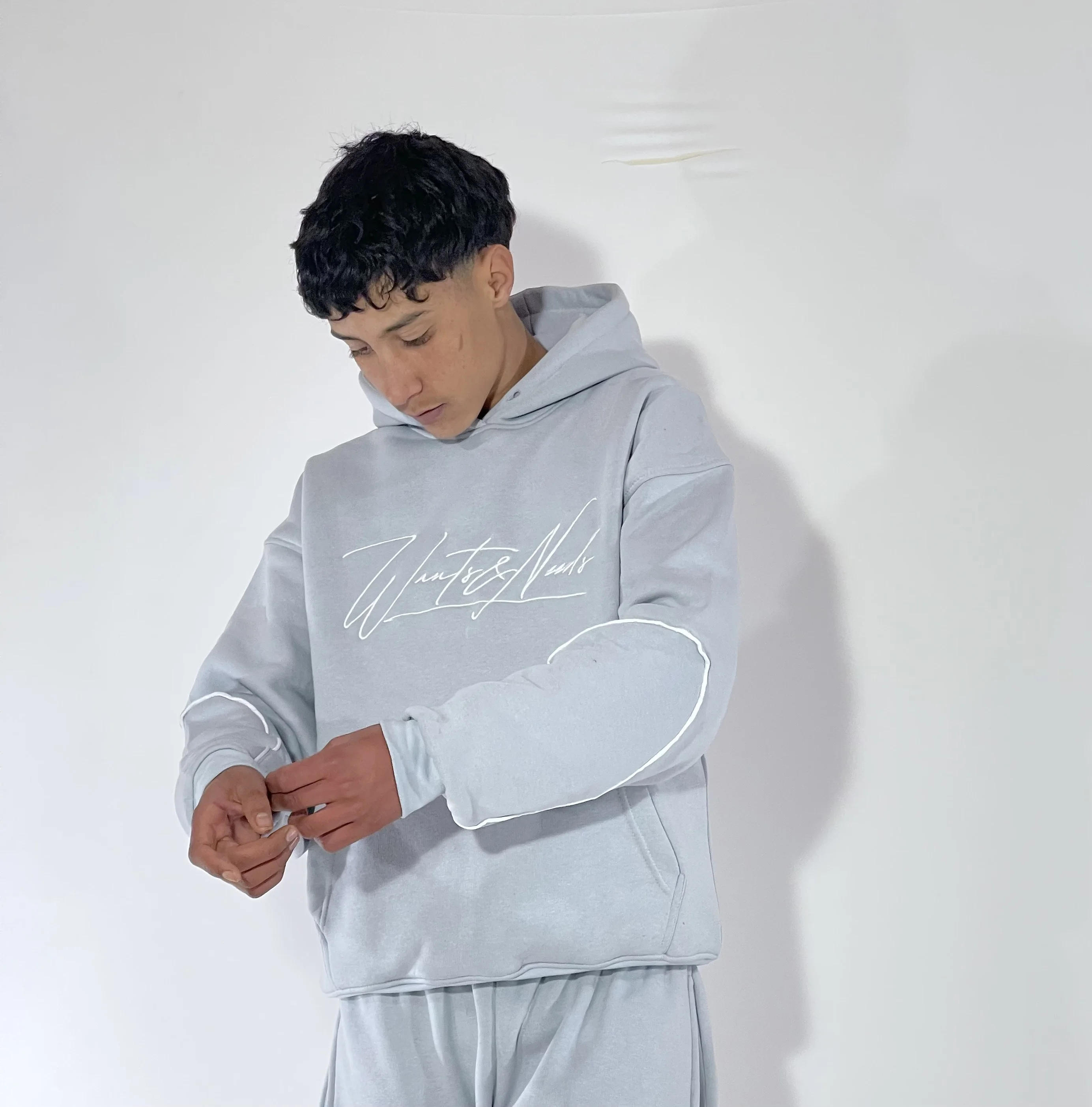 Sweatshirt à capuche gris