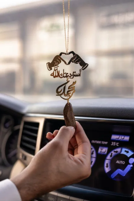 تعليقة عود القماري للسيارة