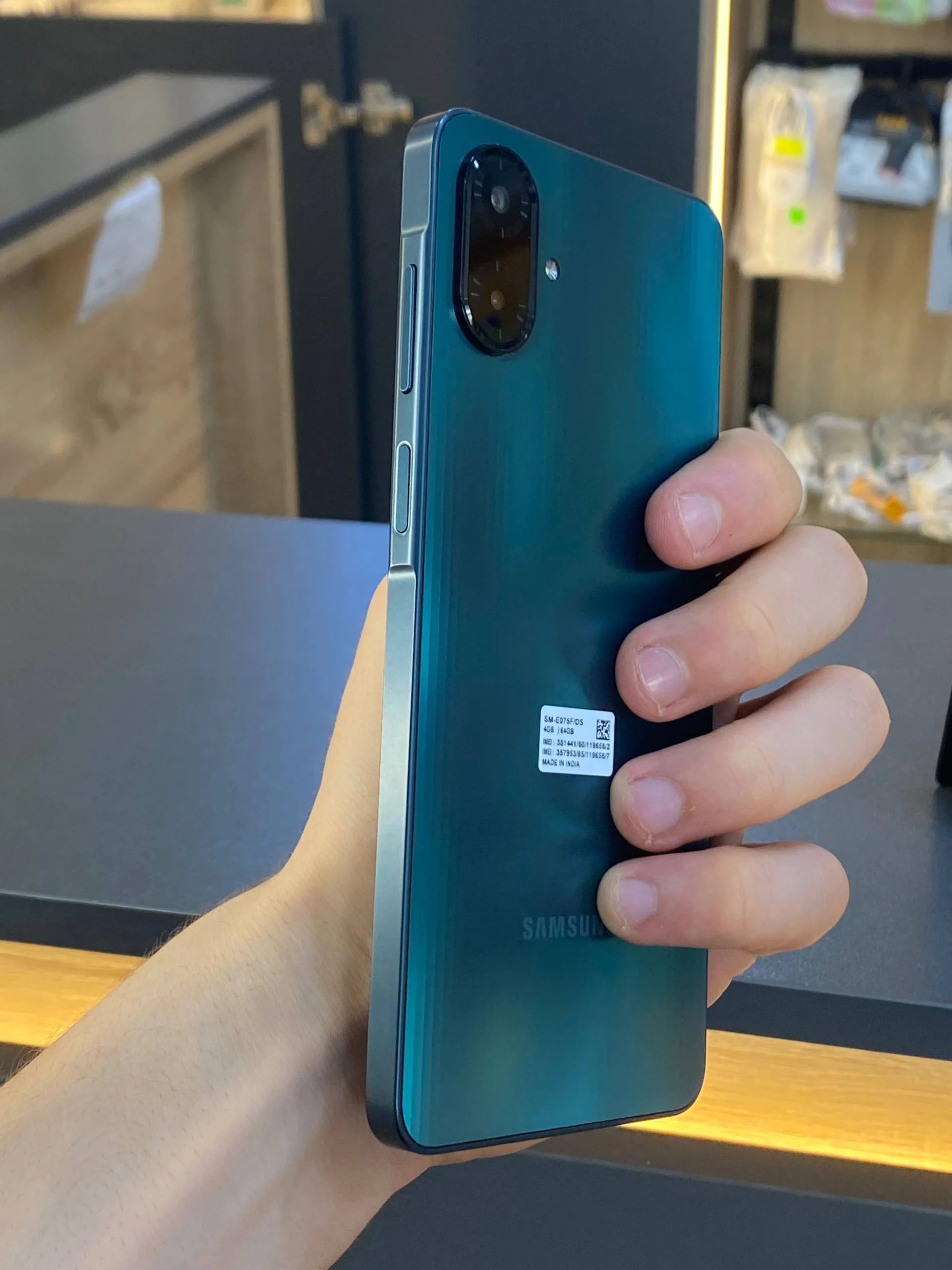 SAMSUNG F07