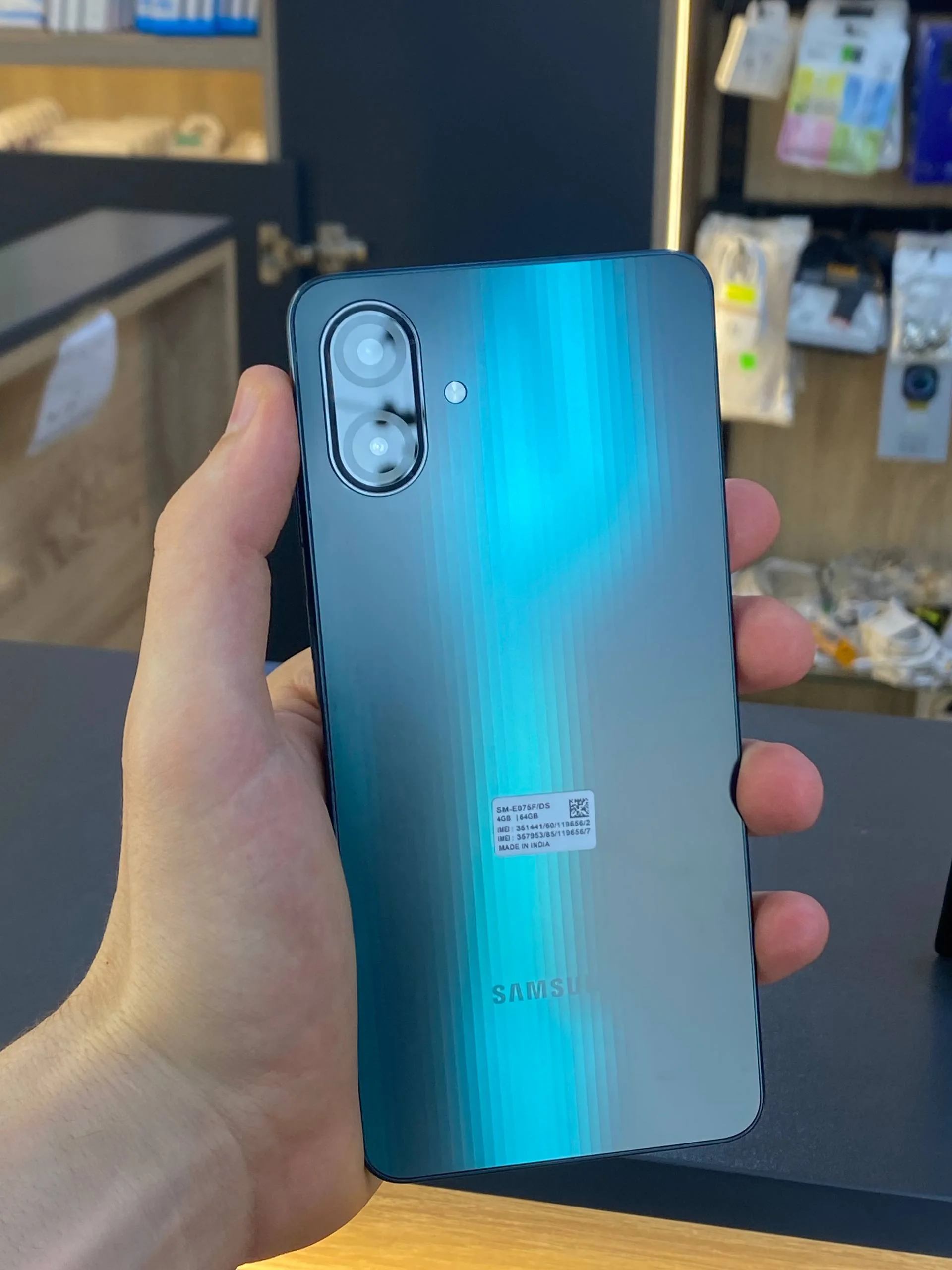 SAMSUNG F07