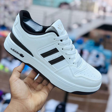 سبادري Adidass الأبيض العصري