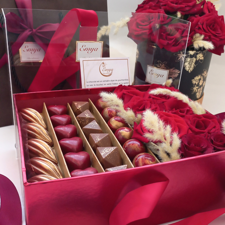 Boite chocolats gourmandes et fleurs