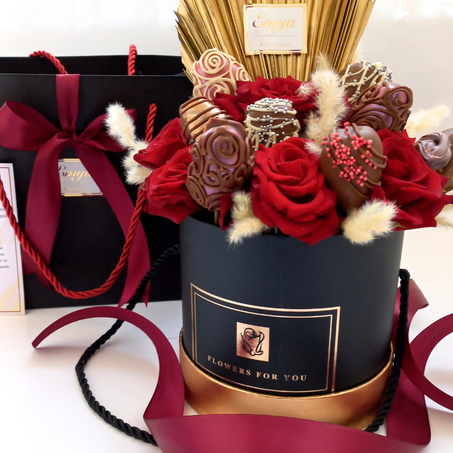 Boxe fleurs et dattes au chocolats 10 pièces