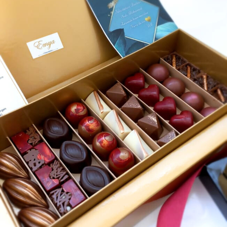 Boite rectangulaire 30 chocolats assortis