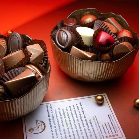 Assortiment de Chocolats Belges dans Bols Dorés 150 g – Élégance et Gourmandise