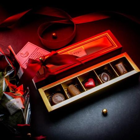 Coffret Gourmet de 5 Chocolats : Le Cadeau Idéal pour Entreprises et Petits Gestes