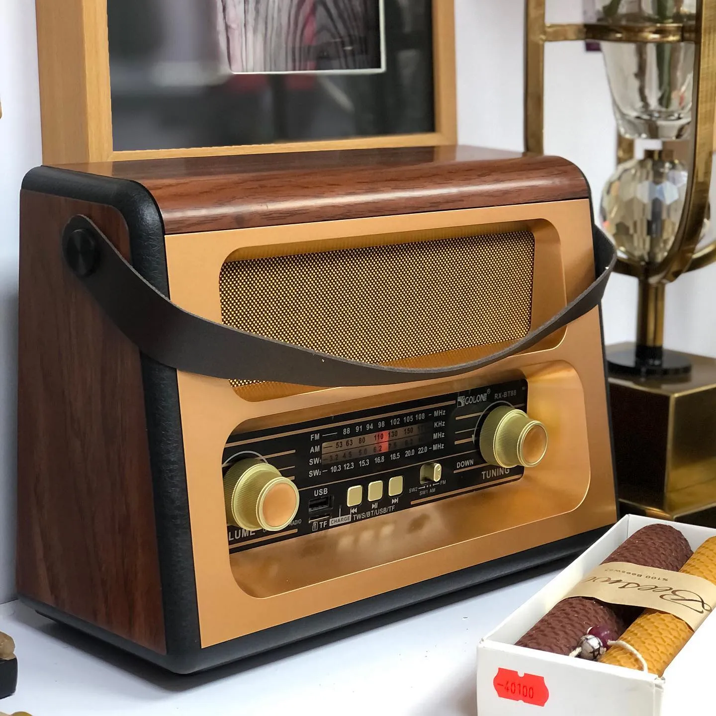 الراديو الخشبي الكلاسيكي لاسترجاع ذكريات الزمن الجميل