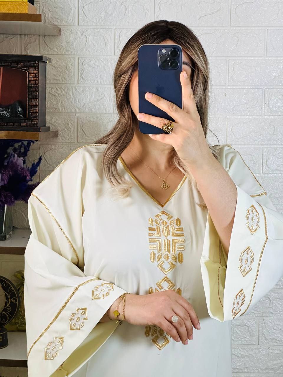 فراشة تأخذك إلى عالم من الفخامة و الاناقة مطروزة بالصقلي