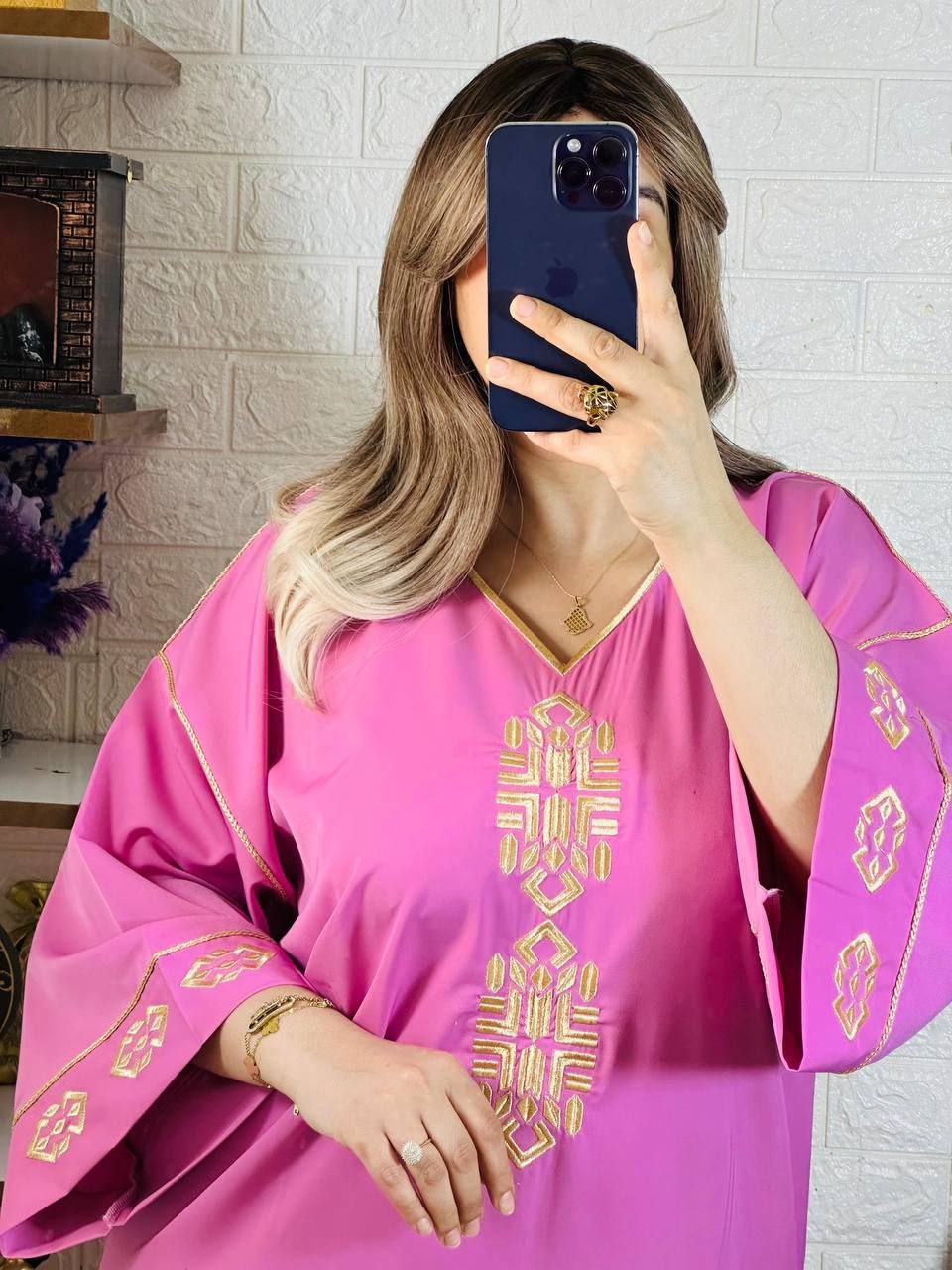 فراشة تأخذك إلى عالم من الفخامة و الاناقة مطروزة بالصقلي