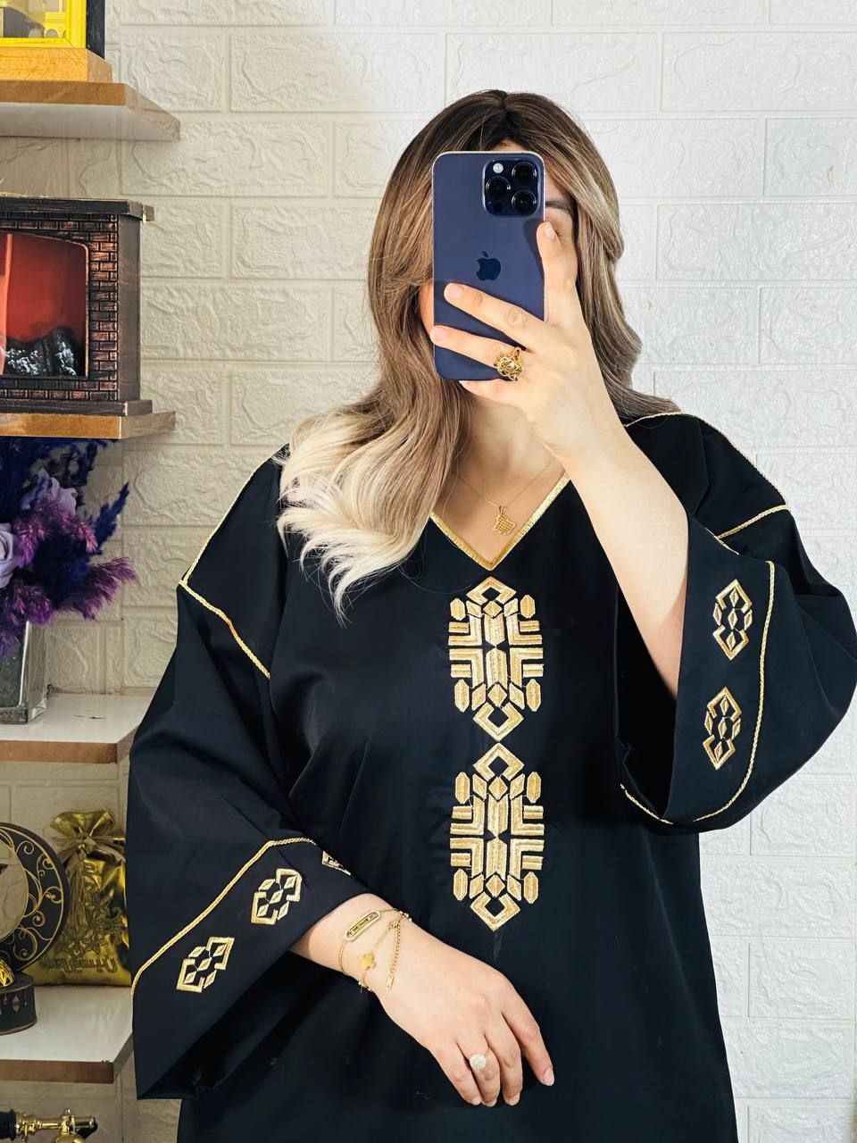 فراشة تأخذك إلى عالم من الفخامة و الاناقة مطروزة بالصقلي