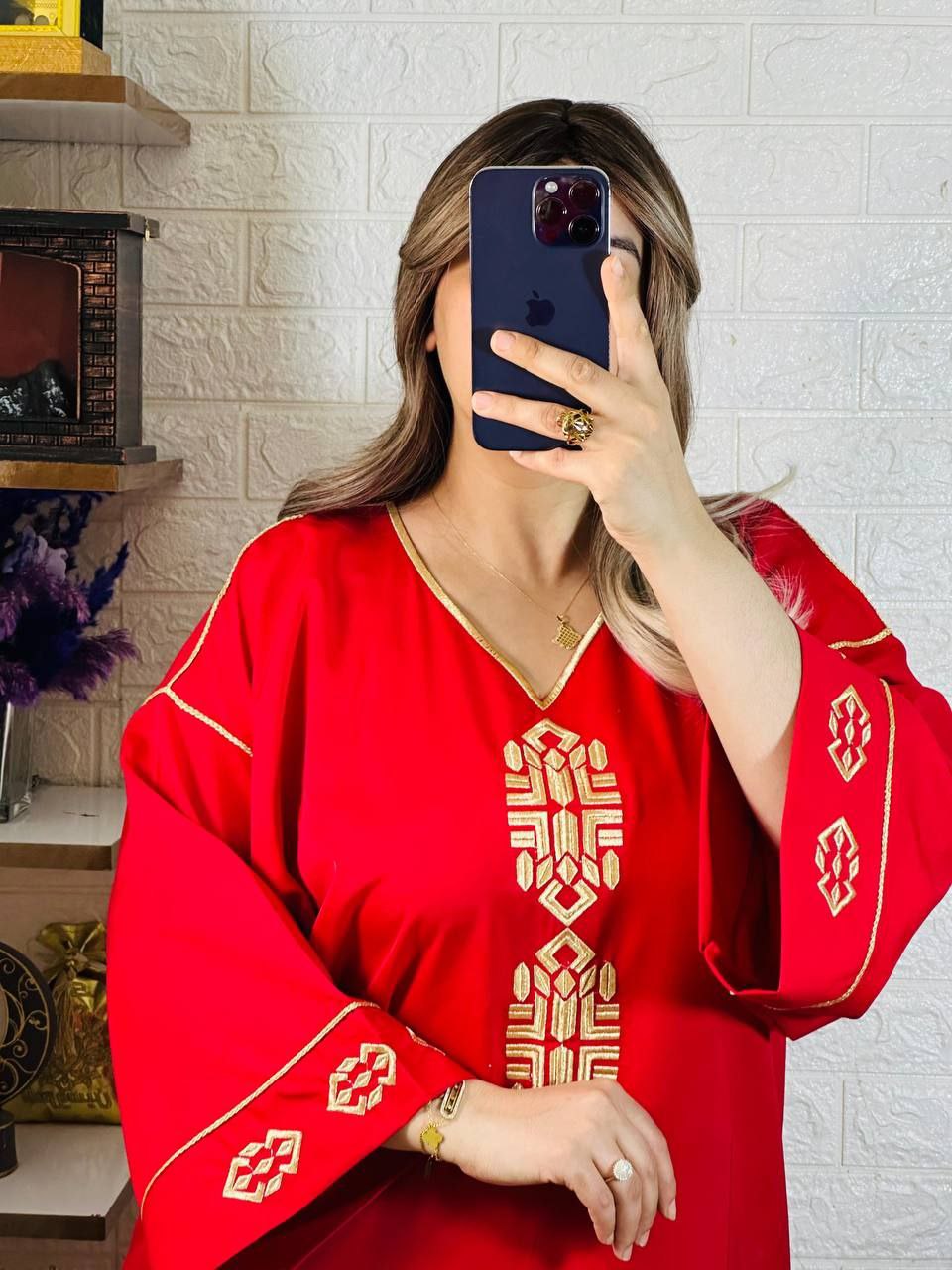 فراشة تأخذك إلى عالم من الفخامة و الاناقة مطروزة بالصقلي