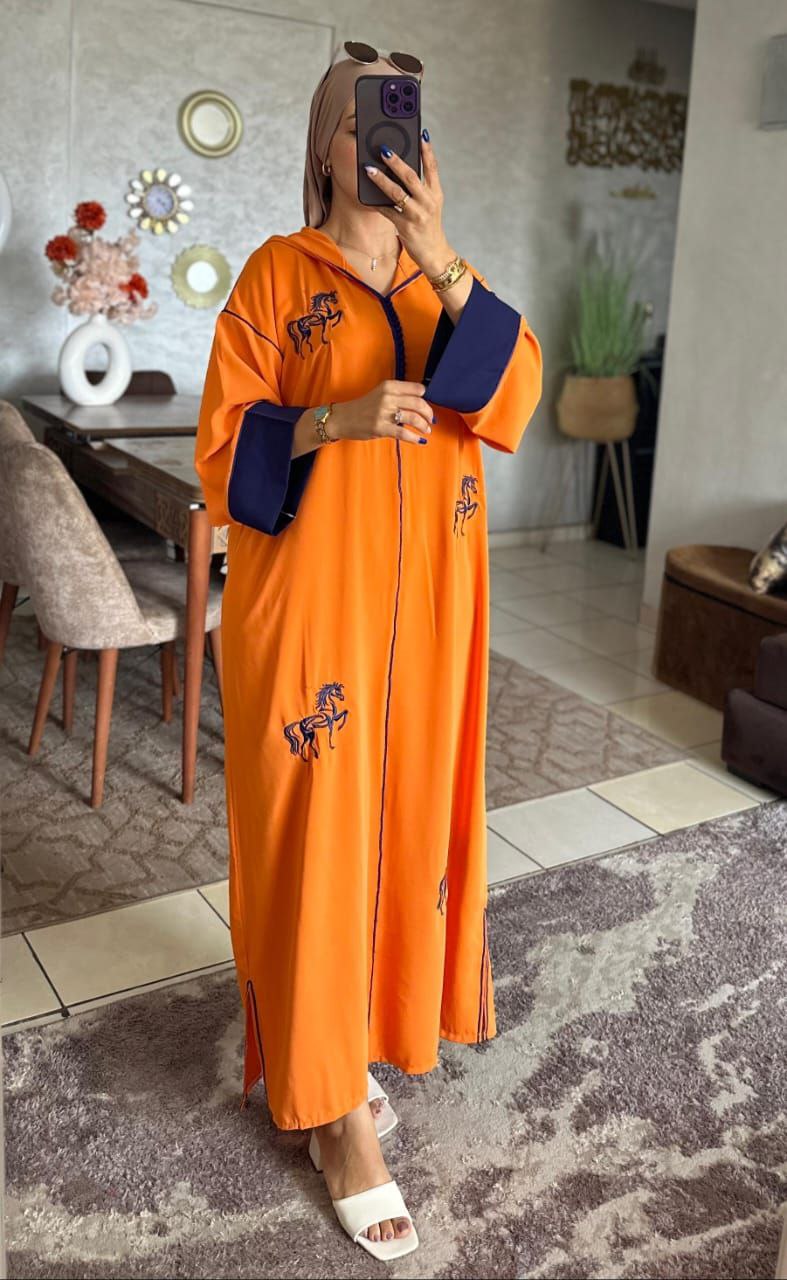 عادة اليكم من جديد جلابة بالطرز او العقاد توب كريب روزة L. Xl xxl التمن. 150. درهم