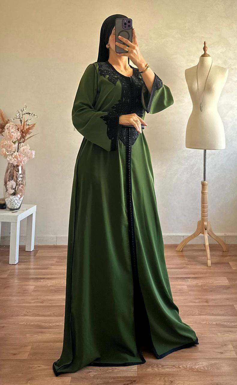 قفطان مطروز  بالمضمة عين او عقدة تالتحت توب كريب روزة