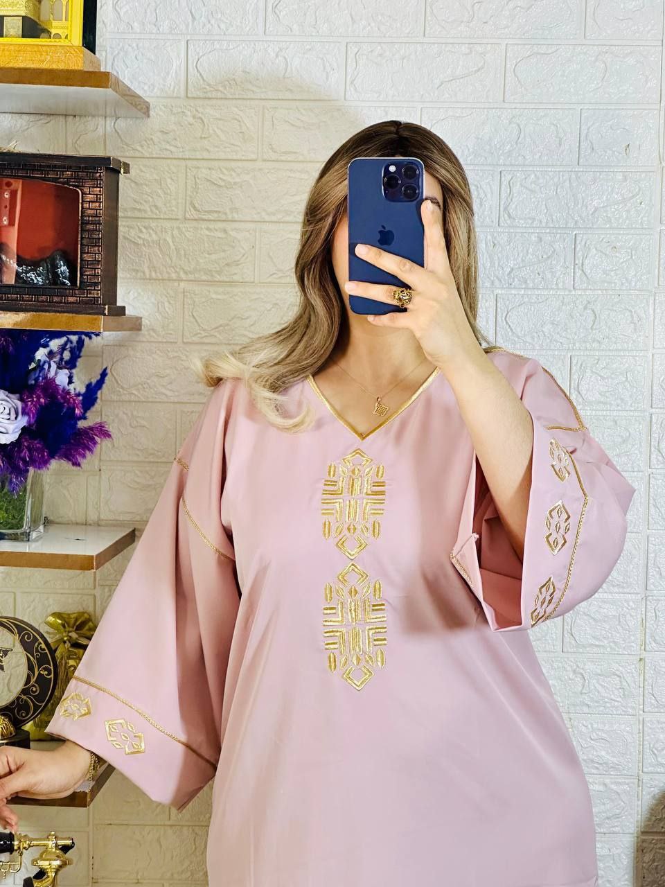 فراشة تأخذك إلى عالم من الفخامة و الاناقة مطروزة بالصقلي