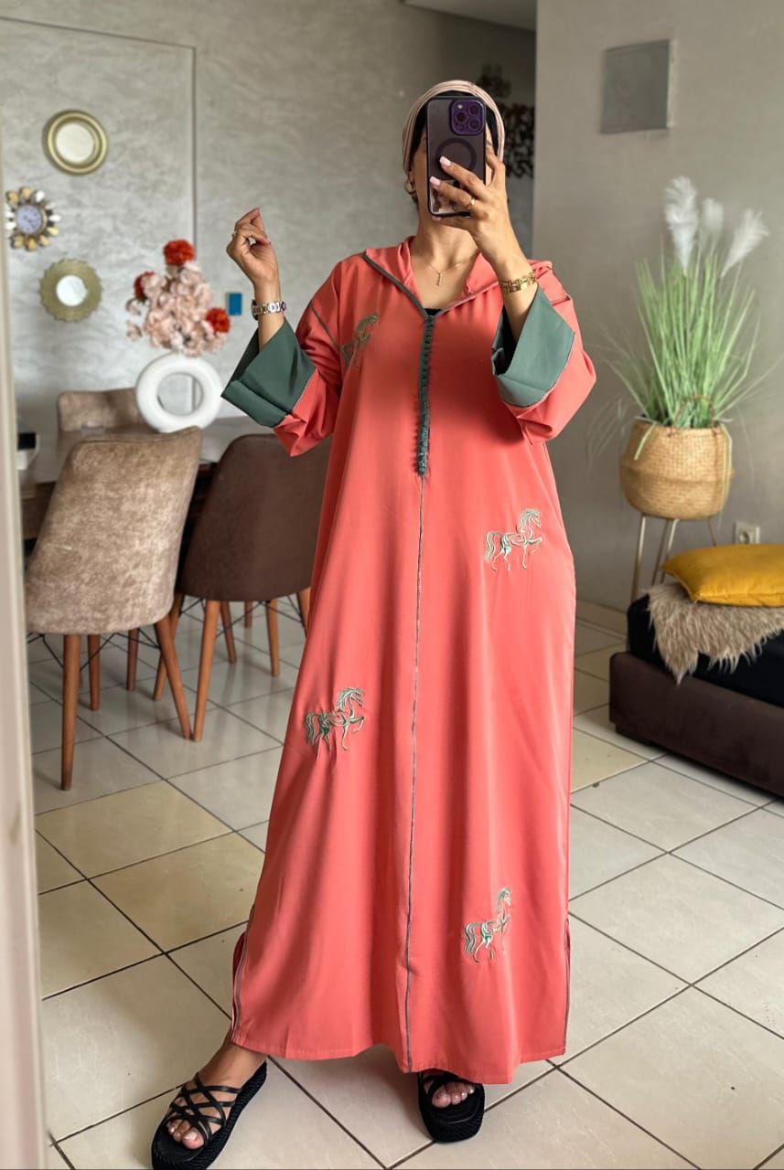 عادة اليكم من جديد جلابة بالطرز او العقاد توب كريب روزة L. Xl xxl التمن. 150. درهم