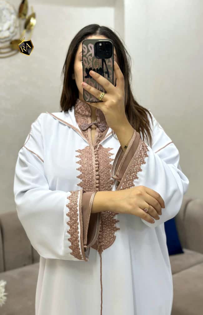 جلابة 2 بياس اللي كل العيون غادي تشوفك فيه