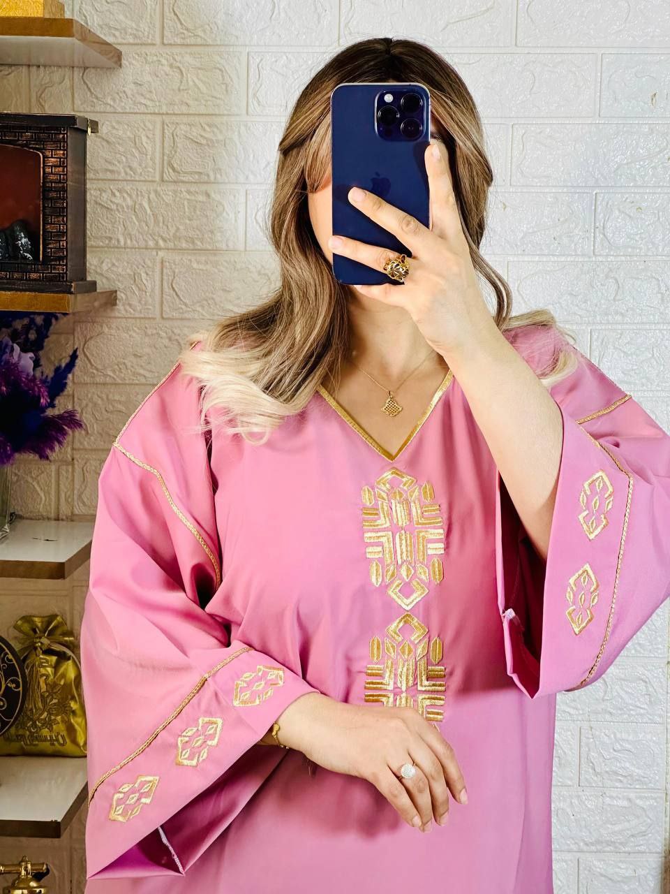 فراشة تأخذك إلى عالم من الفخامة و الاناقة مطروزة بالصقلي