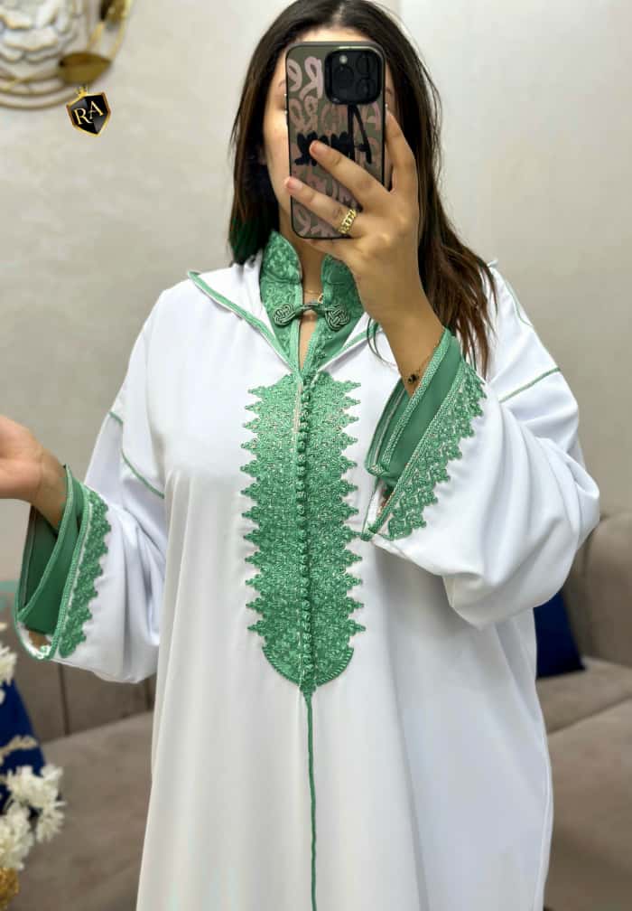 جلابة 2 بياس اللي كل العيون غادي تشوفك فيه