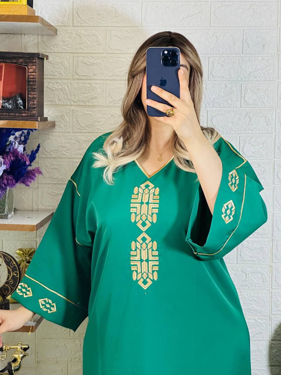 فراشة تأخذك إلى عالم من الفخامة و الاناقة مطروزة بالصقلي