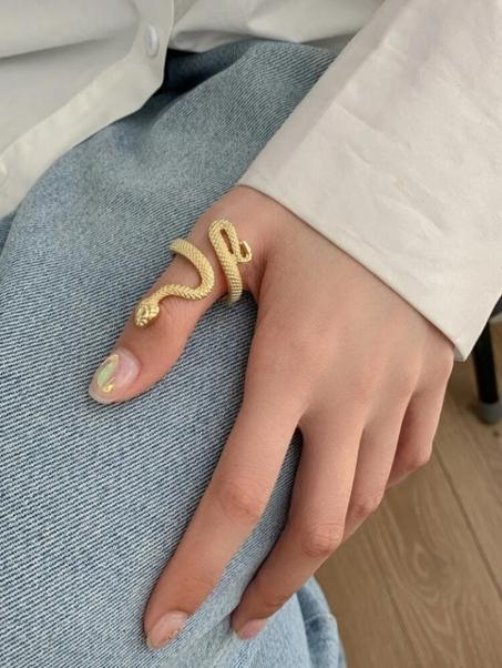 خاتم بتصميم ثعبان